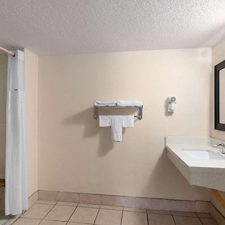 Super 8 By Wyndham Fort Mitchell Cincinnati Area Zewnętrze zdjęcie